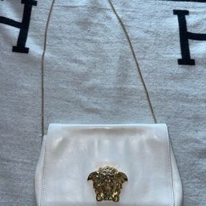 Versace Elegant White Chain Shoulder Bag